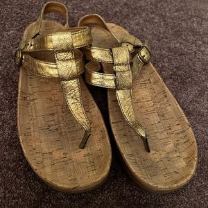 Born womens sandals. Size 10. Excellent condition.